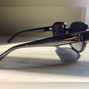 Tory Burch women’s sunglasses ☀️
